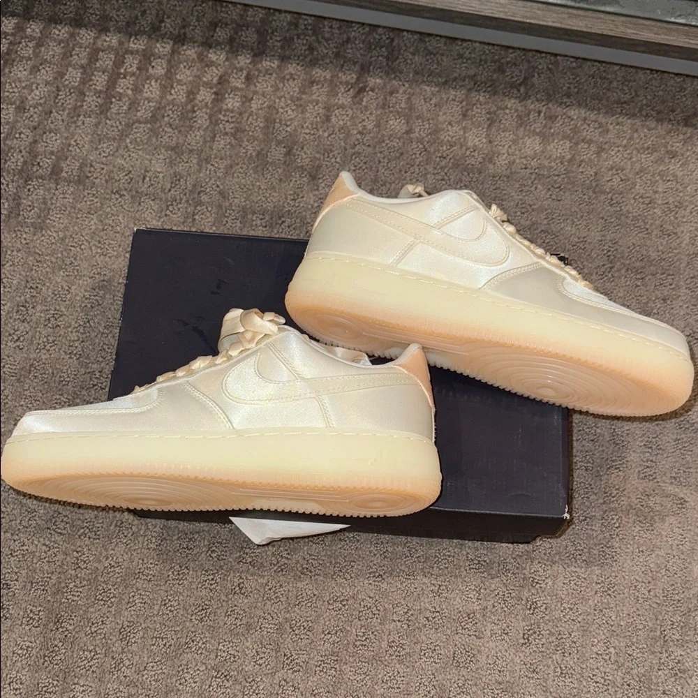 Nike WMNS Air Force 1 sneakers in Satin Color Sail-Barely Orange RARE Size 9! - Picture 14 of 16